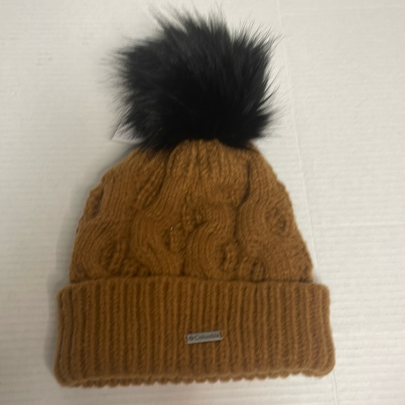 Columbia Accessories - NWT Columbia Boundless Days Cable Knit Pom Beanie